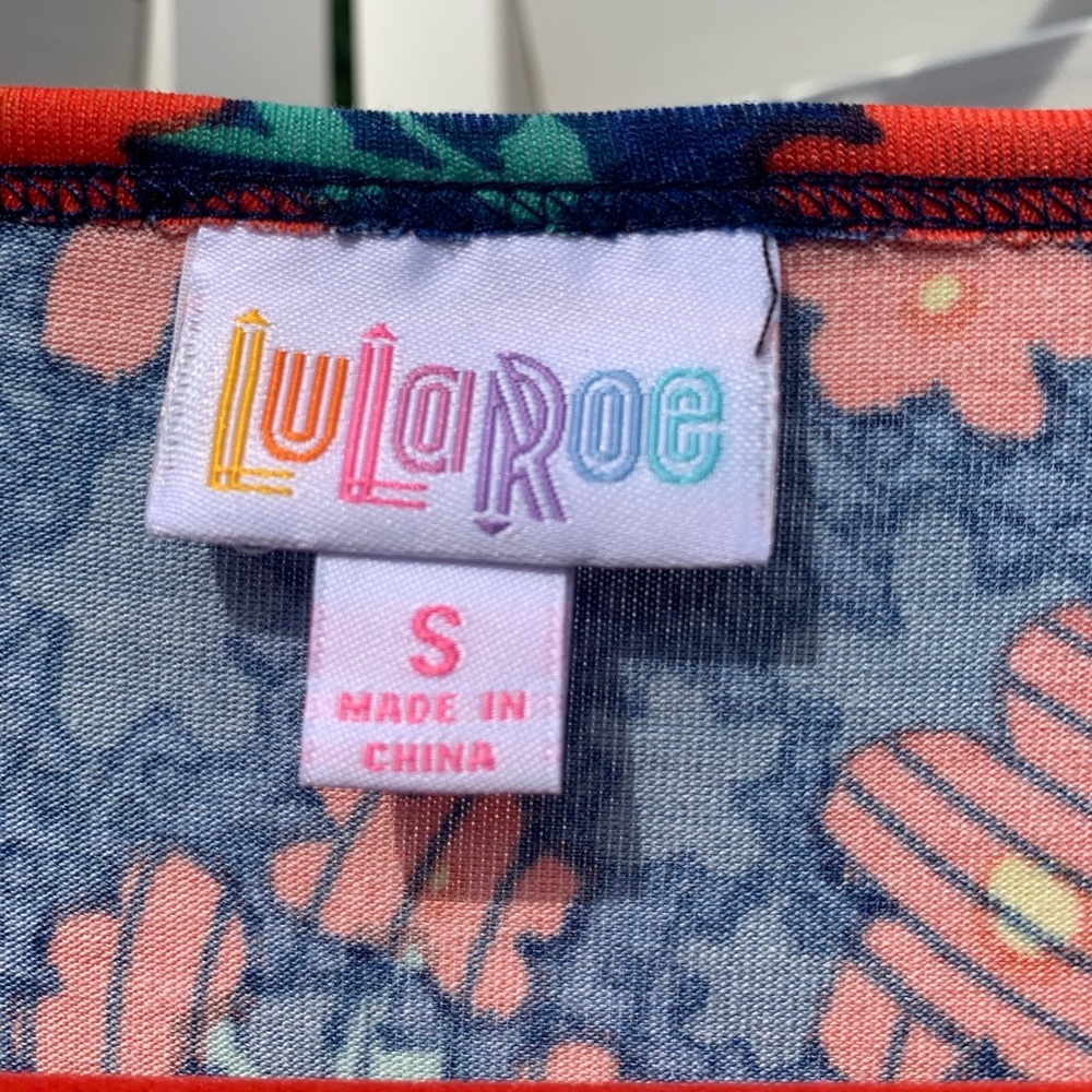 LuLaRoe Irma Top - Picture 4 of 7